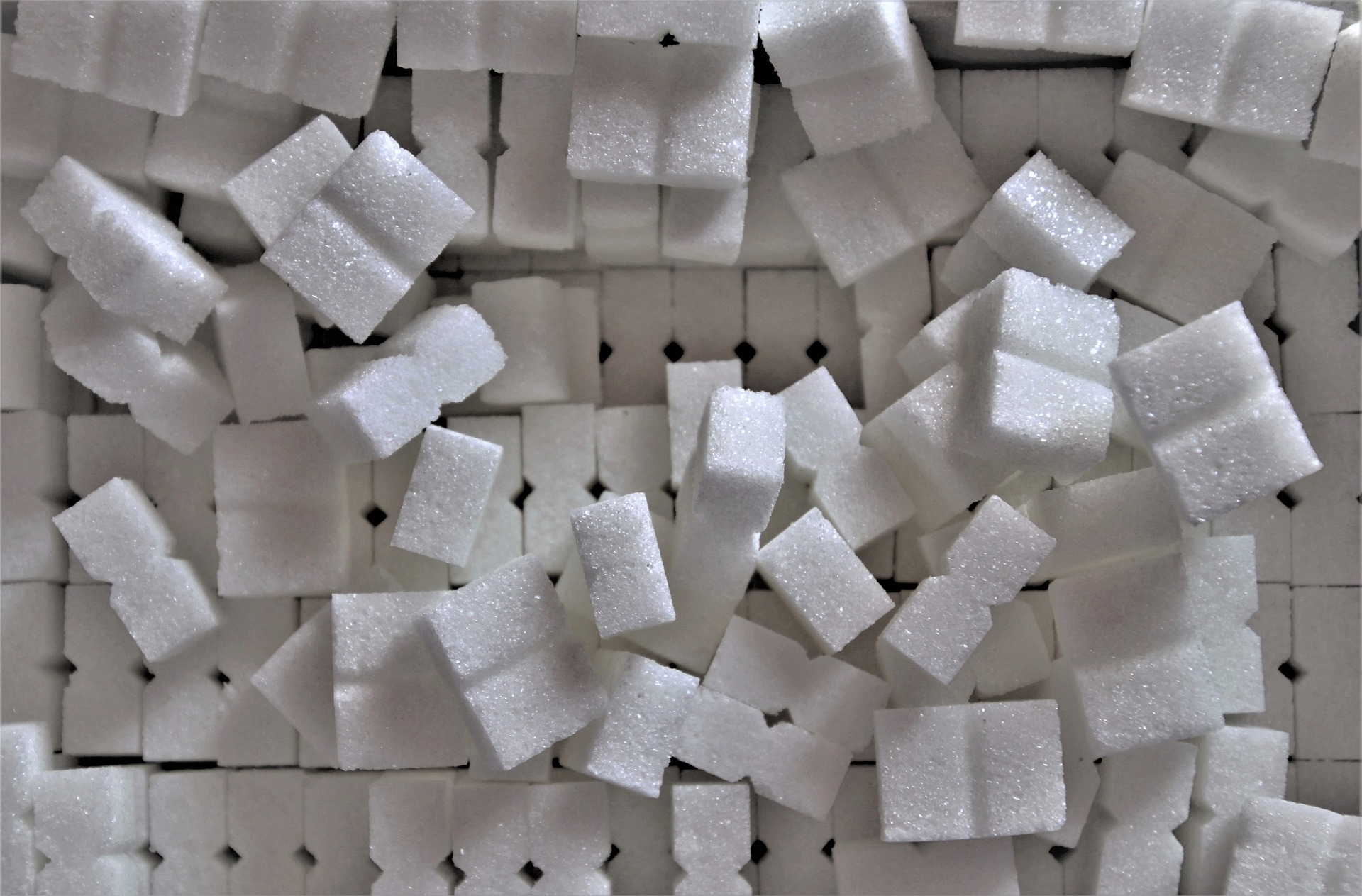 Кучи сахара. Тростниковый сахар рафинад. Сахара-рафинада. Сахар рафинад кубик. Свекловичный сахар рафинад.